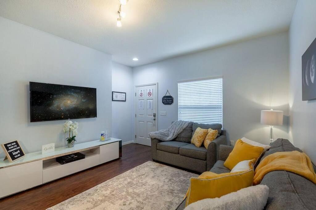 Enjoy A Cozy 3 Br/clubhouse/near And Kissimmee