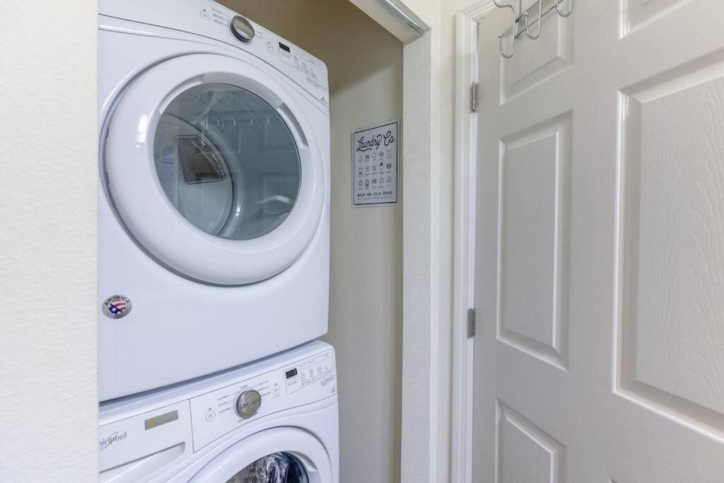 Enjoy A Cozy 3 Br/clubhouse/near And *