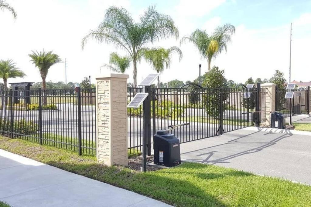 Enjoy A Cozy 3 Br/clubhouse/near And *