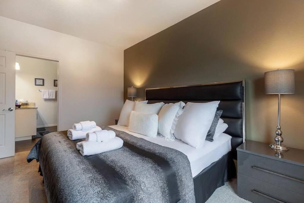 Enjoy A Cozy 3 Br/clubhouse/near And *