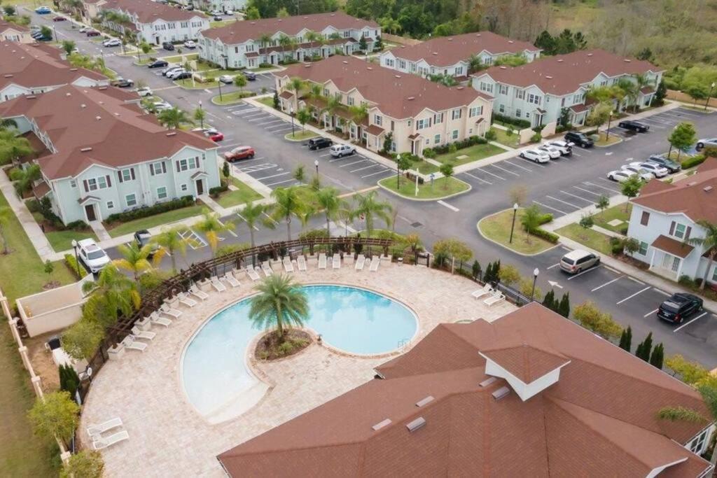 Enjoy A Cozy 3 Br/clubhouse/near And *